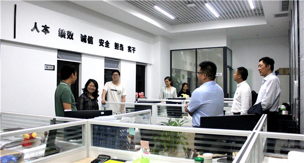 集團(tuán)公司工會(huì)主席柴云妹一行到重慶中拓調(diào)研指導(dǎo)工作