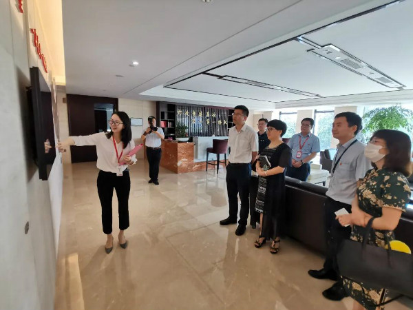 公司黨委副書(shū)記、紀(jì)委書(shū)記丁建國(guó)一行赴浙商證券交流學(xué)習(xí)