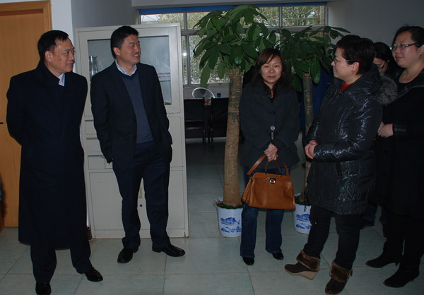 公司領導集體看望慰問員工