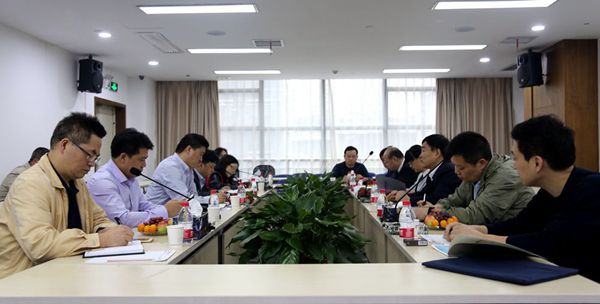 湖南省公安廳經(jīng)濟(jì)犯罪偵查總隊(duì)總隊(duì)長(zhǎng)張慧一行到訪我司