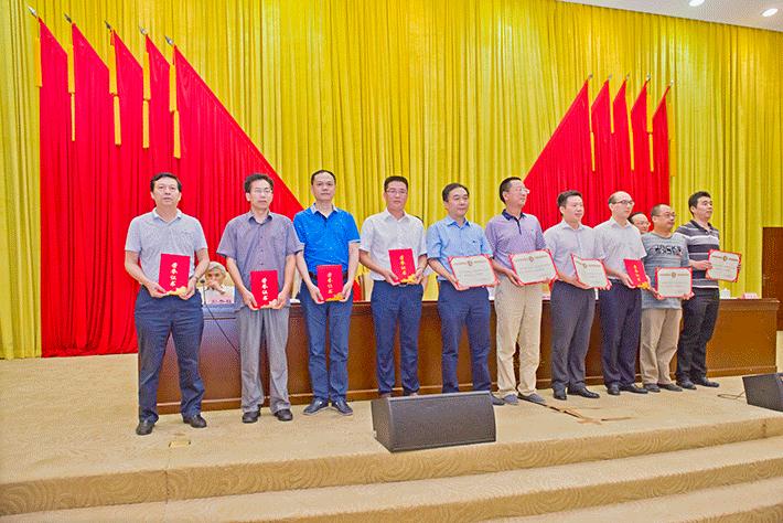 公司榮獲湖南省國(guó)資委系統(tǒng)先進(jìn)基層黨組織、優(yōu)秀共產(chǎn)黨員和優(yōu)秀黨務(wù)工作者榮譽(yù)稱號(hào)